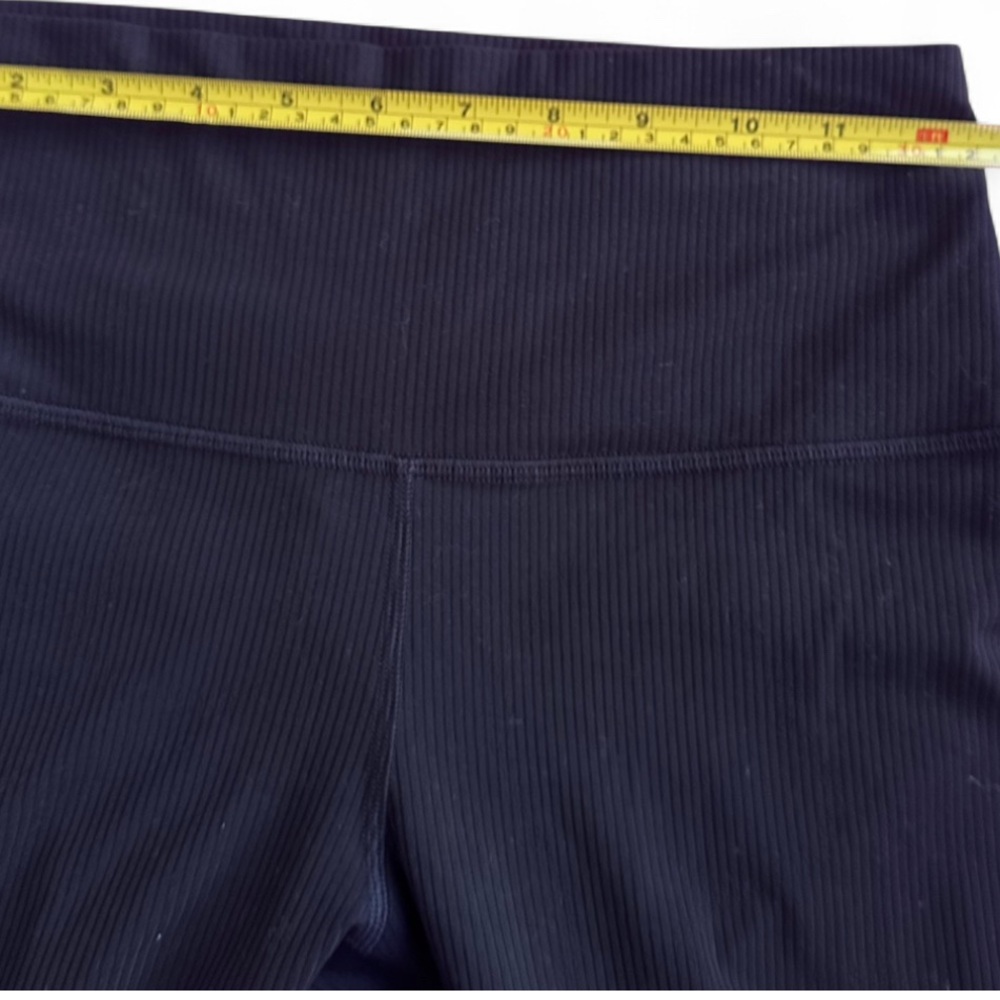 Lululemon Athletica Black Ribbed Stretchy Leggings 8 - Picture 6 of 7